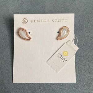 NWT Kendra Scott Temple Earring in Ivory MOP and Gold